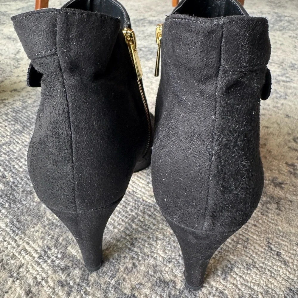 Bella Vita Black “Suede” Peep Toe Booties Side Zip Ruffle 8.5W Bella Vita NWOB